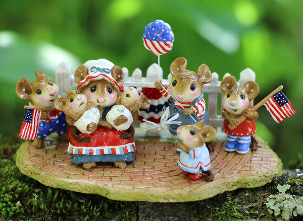 ネズミの陶器フィギュア多数セットWeeForestFolk The Cheering Section - Wee Forest Folk