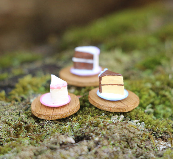 Free Tiny Cake Slice With Order!