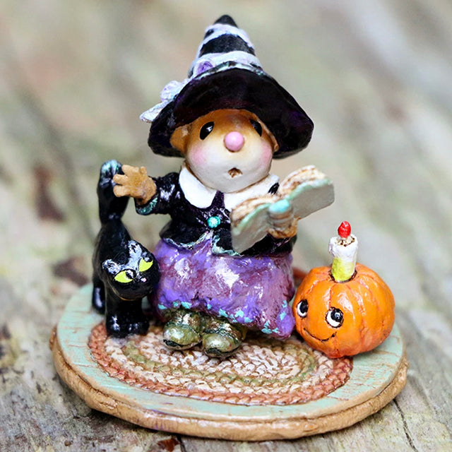 The Story Teller, Halloween Mouse
