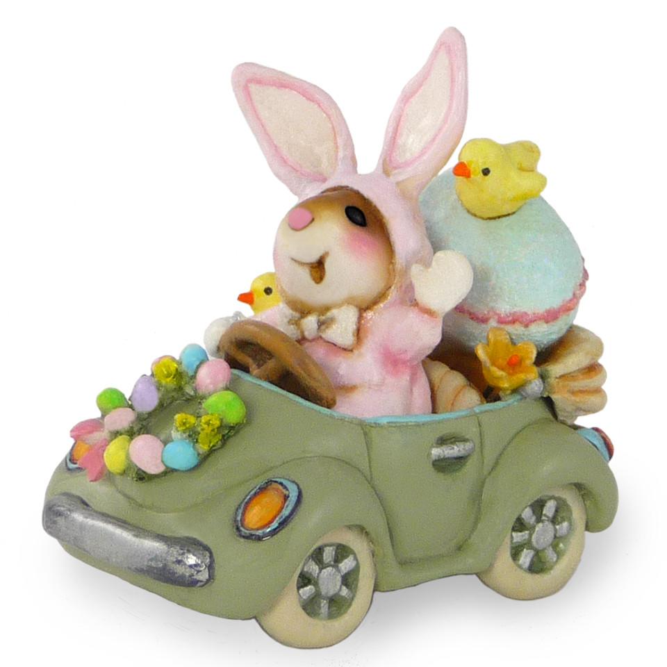 Mouse in an Easter Car