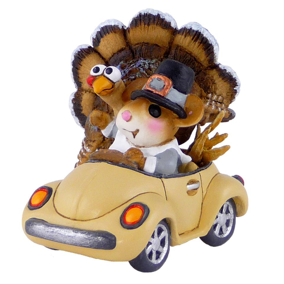Mouse in a Thanksgiving Car with a Turkey