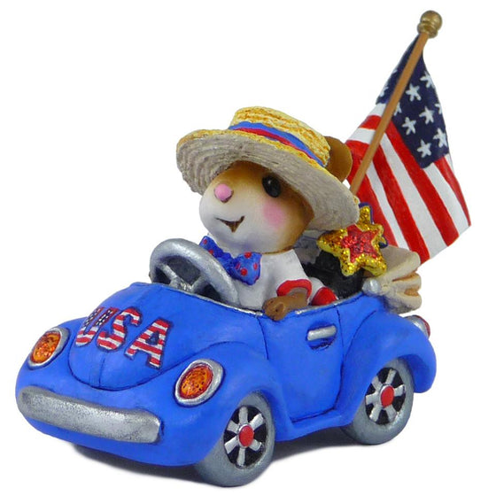 Fourth of July Mouse in a Car